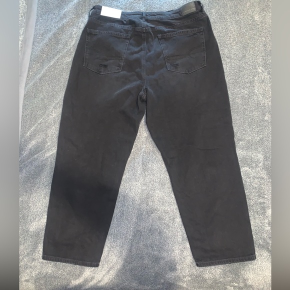 Mom Straight Leg Jeans - Picture 3 of 11